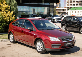 Подержанный автомобиль Ford Focus Hatchback 2006 года (2 фото)