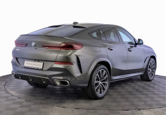 Подержанный автомобиль BMW X6 2023 года (5 фото)