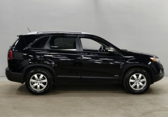 Подержанный автомобиль Kia Sorento 2012 года (4 фото)