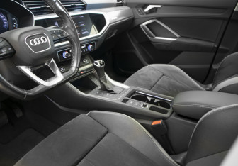 Подержанный автомобиль Audi Q3 2021 года (7 фото)