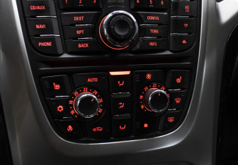 Подержанный автомобиль Opel Astra Hatchback 2013 года (18 фото)