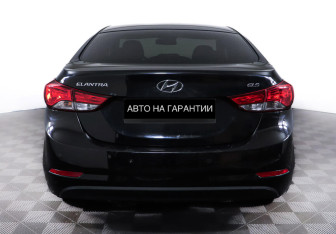 Подержанный автомобиль Hyundai Elantra Sedan 2014 года (6 фото)