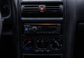 Подержанный автомобиль Opel Astra Hatchback 2001 года (14 фото)