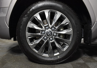 Подержанный автомобиль Toyota Land Cruiser Suv 2021 года (7 фото)