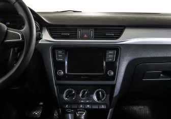 Подержанный автомобиль Skoda Rapid Liftback 2019 года (11 фото)