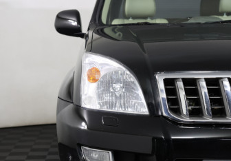 Подержанный автомобиль Toyota Land Cruiser Prado 2007 года (21 фото)