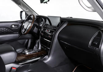 Подержанный автомобиль Infiniti QX80 2019 года (11 фото)
