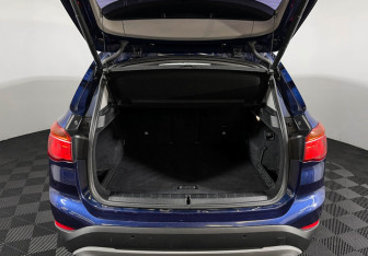 Подержанный автомобиль BMW X1 2015 года (9 фото)