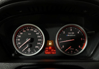 Подержанный автомобиль BMW X6 2013 года (13 фото)