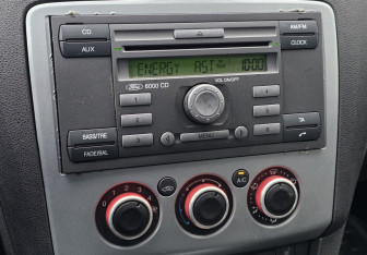 Подержанный автомобиль Ford Focus Sedan 2005 года (13 фото)