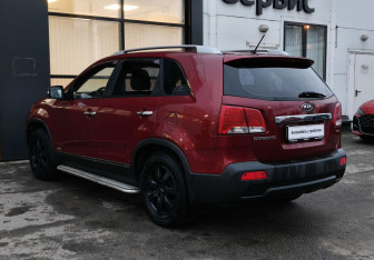 Подержанный автомобиль Kia Sorento 2009 года (7 фото)