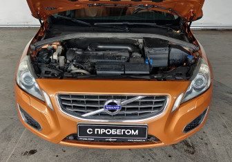Подержанный автомобиль Volvo S60 2012 года (9 фото)