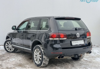 Подержанный автомобиль Volkswagen Touareg 2008 года (7 фото)