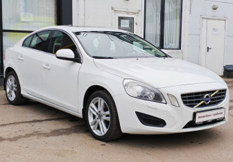 Подержанный автомобиль Volvo S60 2011 года (3 фото)