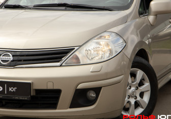 Подержанный автомобиль Nissan Tiida Sedan 2011 года (19 фото)