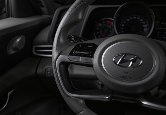 Подержанный автомобиль Hyundai Elantra Sedan 2021 года (10 фото)