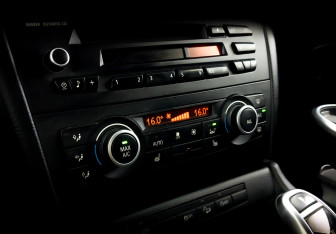 Подержанный автомобиль BMW X1 2012 года (25 фото)