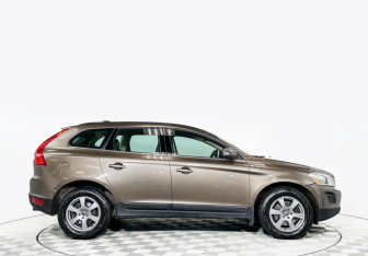 Подержанный автомобиль Volvo XC60 2011 года (4 фото)