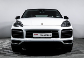 Подержанный автомобиль Porsche Cayenne 2022 года (2 фото)