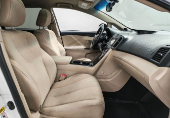 Подержанный автомобиль Toyota Venza 2010 года (9 фото)