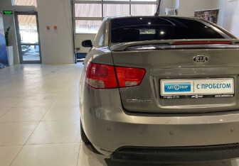 Подержанный автомобиль Kia Cerato Sedan 2012 года (7 фото)