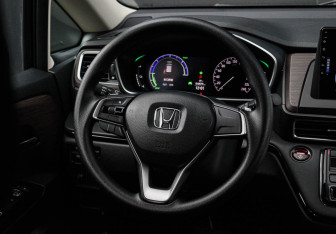 Подержанный автомобиль Honda Odyssey Minivan 2024 года (12 фото)