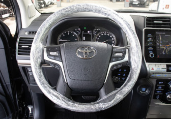 Подержанный автомобиль Toyota Land Cruiser Prado 2023 года (17 фото)