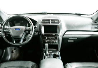 Подержанный автомобиль Ford Explorer 2017 года (8 фото)