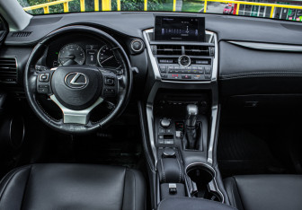 Подержанный автомобиль Lexus NX 2016 года (10 фото)