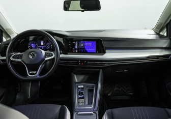 Подержанный автомобиль Volkswagen Golf Hatchback 2021 года (13 фото)