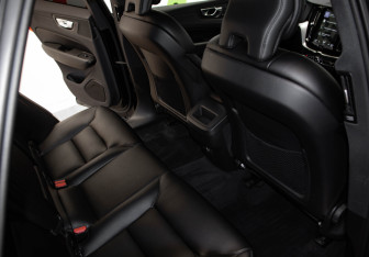 Подержанный автомобиль Volvo XC60 2019 года (32 фото)