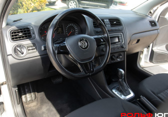 Подержанный автомобиль Volkswagen Polo Sedan 2018 года (14 фото)