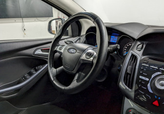 Подержанный автомобиль Ford Focus Wagon 2014 года (21 фото)