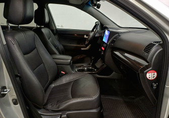 Подержанный автомобиль Kia Sorento 2011 года (23 фото)