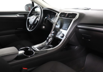Подержанный автомобиль Ford Mondeo Sedan 2016 года (9 фото)