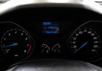 Подержанный автомобиль Ford Focus Hatchback 2011 года (11 фото)