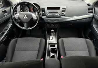 Подержанный автомобиль Mitsubishi Lancer Sedan 2008 года (11 фото)