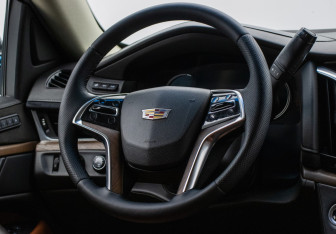 Подержанный автомобиль Cadillac Escalade Suv 2018 года (16 фото)
