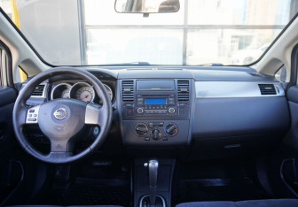 Подержанный автомобиль Nissan Tiida Hatchback 2007 года (12 фото)