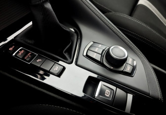 Подержанный автомобиль BMW X1 2017 года (26 фото)