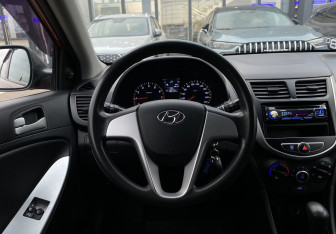 Подержанный автомобиль Hyundai Solaris Hatchback 2011 года (11 фото)