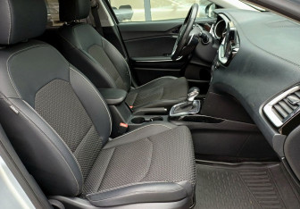 Подержанный автомобиль Kia Ceed Wagon 2019 года (29 фото)