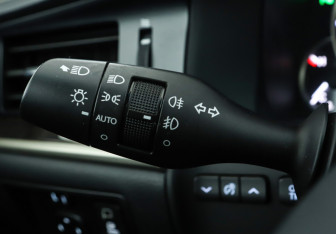 Подержанный автомобиль Lexus ES 2015 года (21 фото)