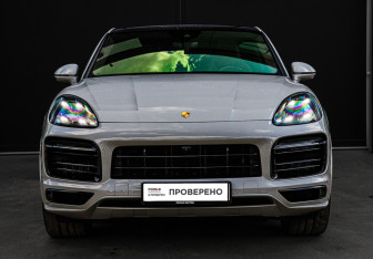 Подержанный автомобиль Porsche Cayenne 2021 года (2 фото)