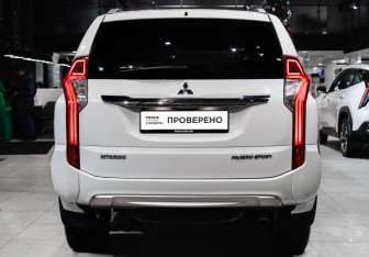Подержанный автомобиль Mitsubishi Pajero Sport 2017 года (5 фото)
