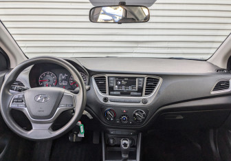 Подержанный автомобиль Hyundai Solaris Sedan 2021 года (14 фото)