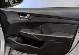 Подержанный автомобиль Hyundai Solaris Sedan 2019 года (23 фото)