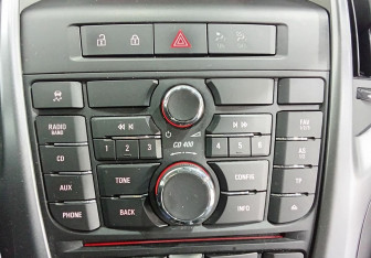 Подержанный автомобиль Opel Astra Hatchback 2014 года (13 фото)