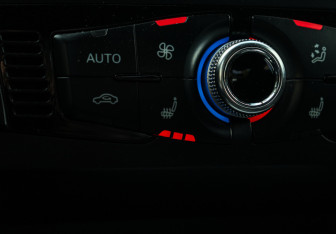 Подержанный автомобиль Audi A4 Sedan 2012 года (16 фото)