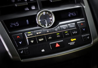 Подержанный автомобиль Lexus NX 2017 года (18 фото)